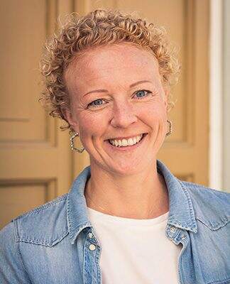 Karin Sundberg Ekonomichef för WinLas Sverige, Kollar in i kameran och ler.